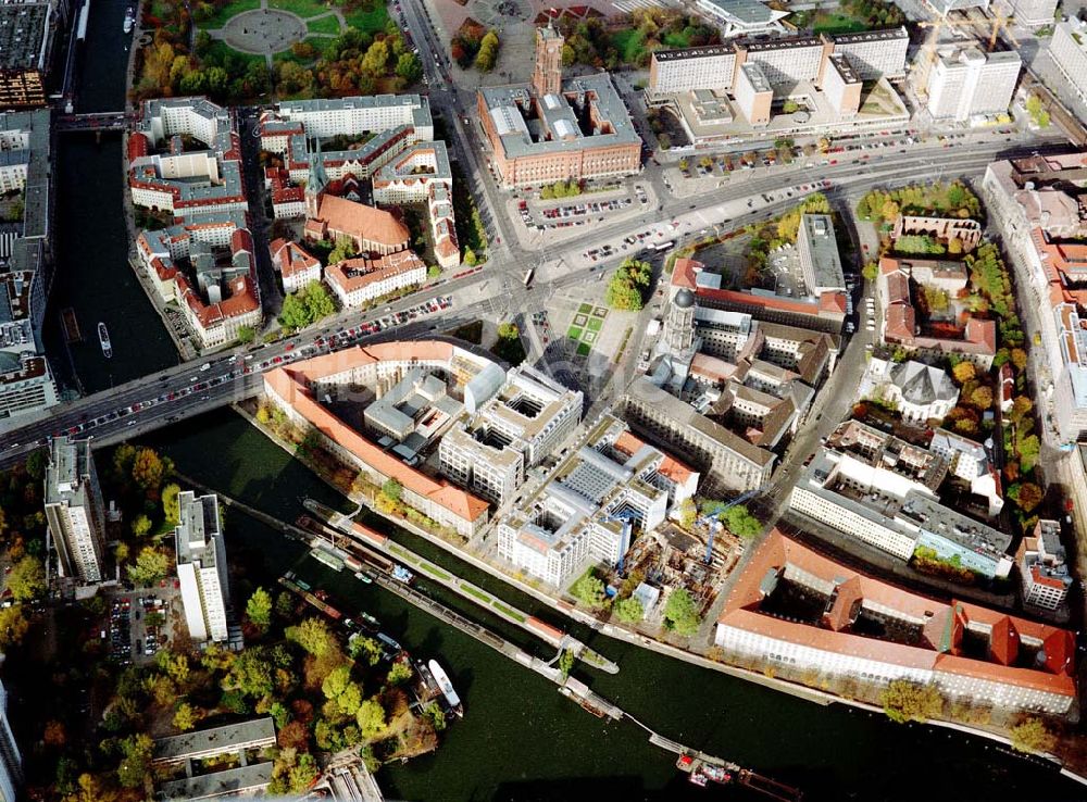 Berlin von oben - Gelände am Molkenmarkt an der Mühlendammschleuse mit dem neuen Stammsitz der Berliner Wasserbetriebe.