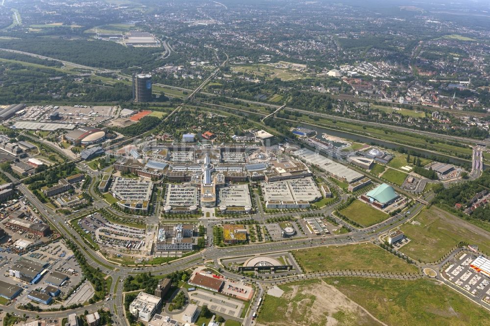 Oberhausen von oben - Gelände der Neue Mitte am Rhein-Herne-Kanal mit dem Gelände des Einkaufs- und Freizeitzentrum CentrO am ehemaligen Standort des früheren Stahlwerk Oberhausen in Nordrhein-Westfalen