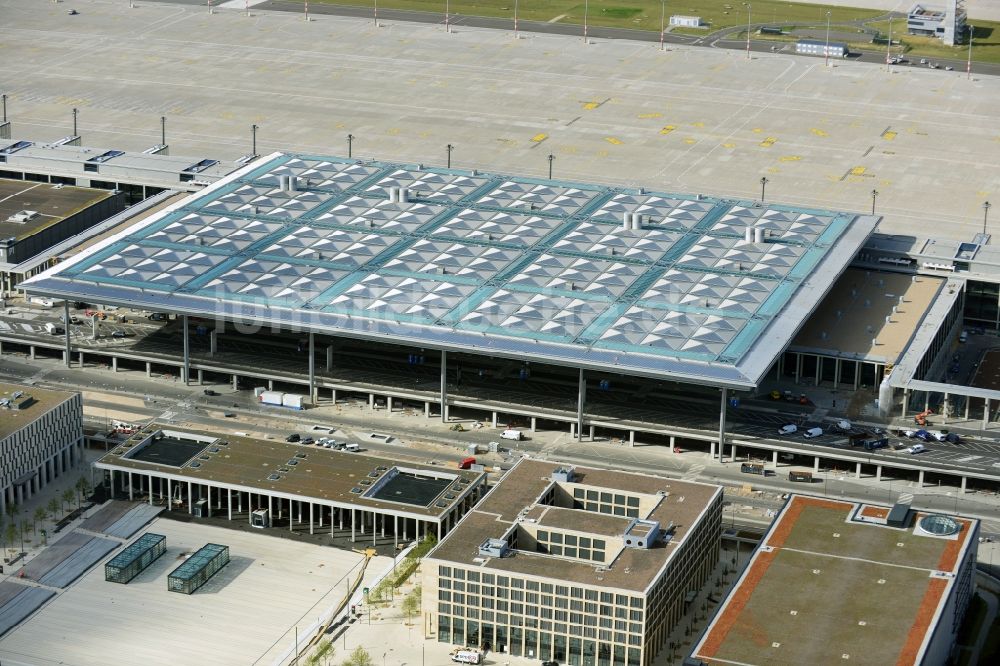 Schönefeld von oben - Gelände des neuen Flughafens BER / BBI BERLIN BRANDENBURG AIRPORT Willi Brandt in Schönefeld im Bundesland Brandenburg