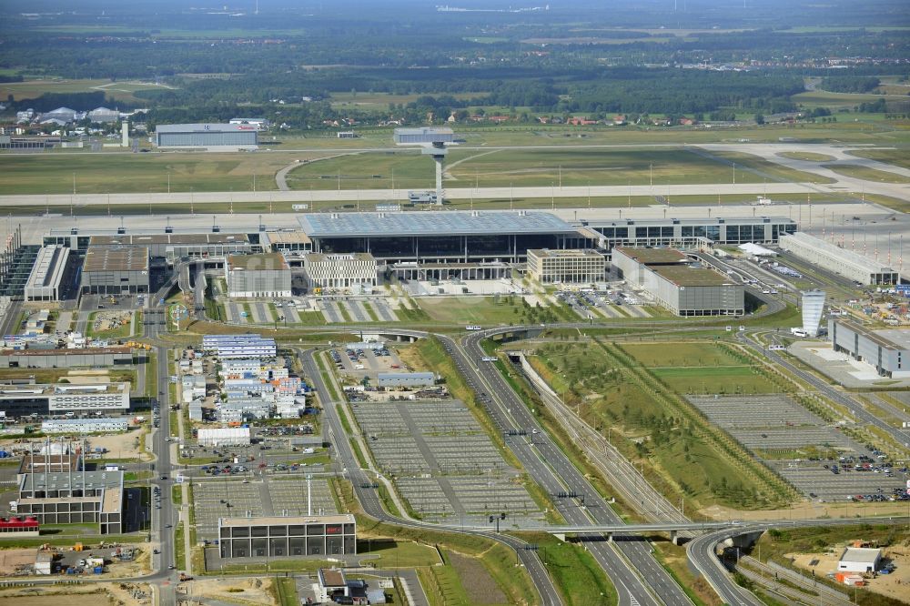 Luftbild Schönefeld - Gelände des neuen Flughafens BER / BBI BERLIN BRANDENBURG AIRPORT Willi Brandt in Schönefeld im Bundesland Brandenburg