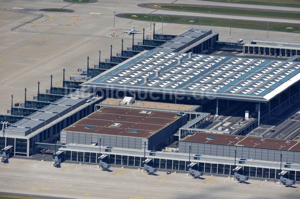 Luftaufnahme Schönefeld - Gelände des neuen Flughafens BER / BBI BERLIN BRANDENBURG AIRPORT Willi Brandt in Schönefeld im Bundesland Brandenburg