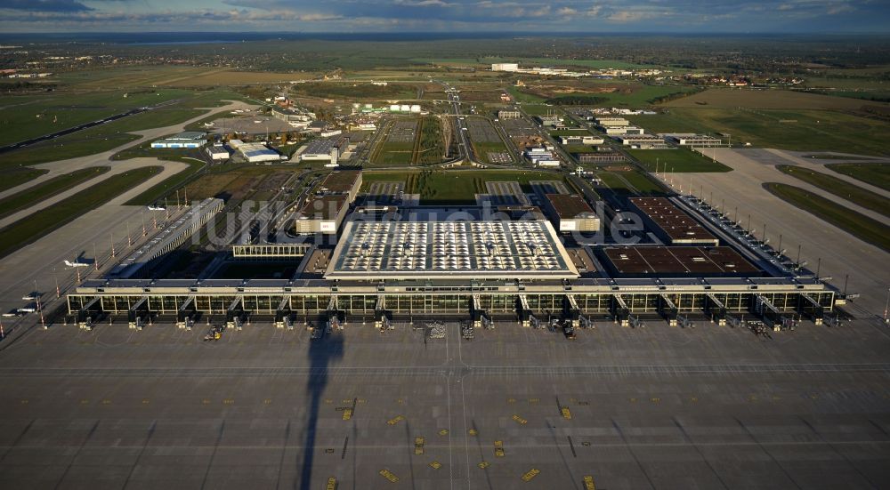 Luftaufnahme Schönefeld - Gelände des neuen Flughafens BER / BBI BERLIN BRANDENBURG AIRPORT Willi Brandt in Schönefeld im Bundesland Brandenburg