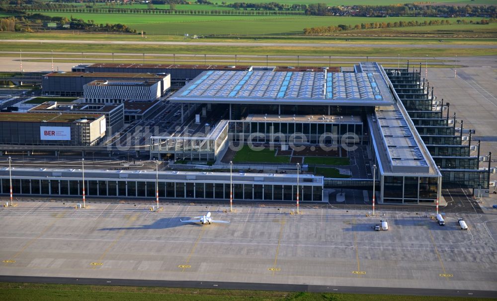 Schönefeld aus der Vogelperspektive: Gelände des neuen Flughafens BER / BBI BERLIN BRANDENBURG AIRPORT Willi Brandt in Schönefeld im Bundesland Brandenburg