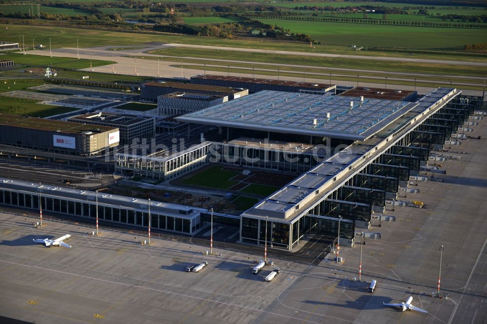 Luftaufnahme Schönefeld - Gelände des neuen Flughafens BER / BBI BERLIN BRANDENBURG AIRPORT Willi Brandt in Schönefeld im Bundesland Brandenburg