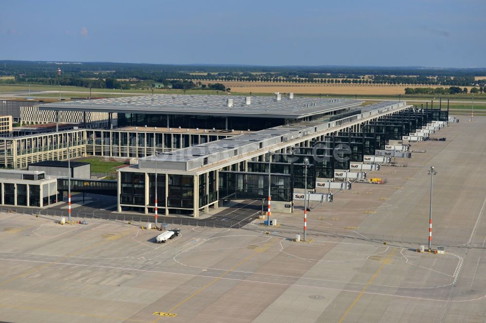 Schönefeld von oben - Gelände des neuen Flughafens BER / BBI BERLIN BRANDENBURG AIRPORT Willi Brandt in Schönefeld im Bundesland Brandenburg