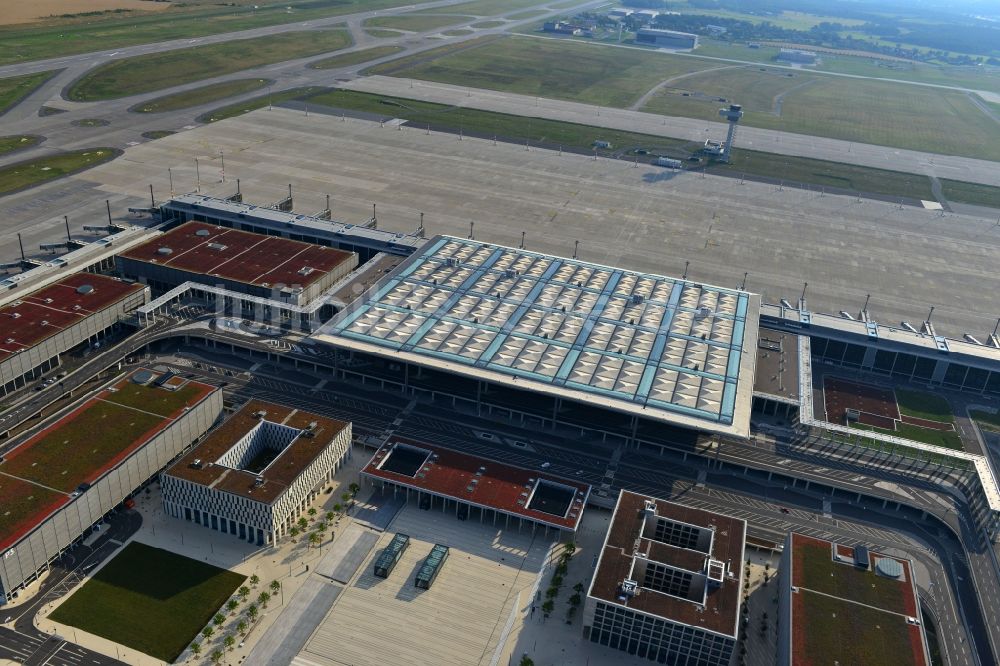 Schönefeld von oben - Gelände des neuen Flughafens BER / BBI BERLIN BRANDENBURG AIRPORT Willi Brandt in Schönefeld im Bundesland Brandenburg