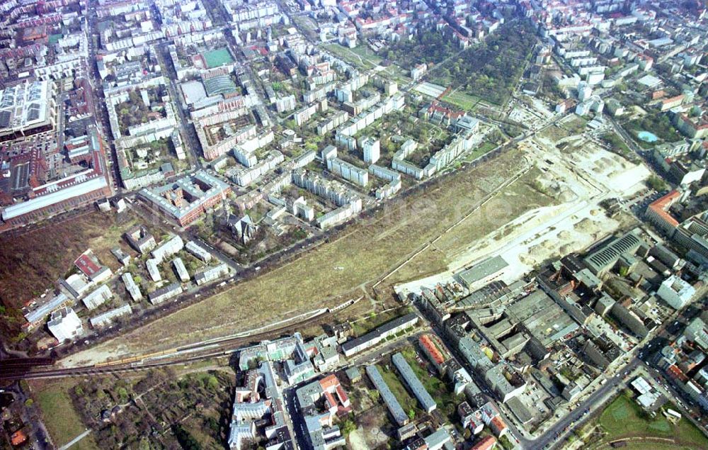 Luftaufnahme Berlin / Wedding - Gelände am Nordbahnhof in Berlin - Mitte mit beginnenden Erschließungs und Umbauarbeiten.