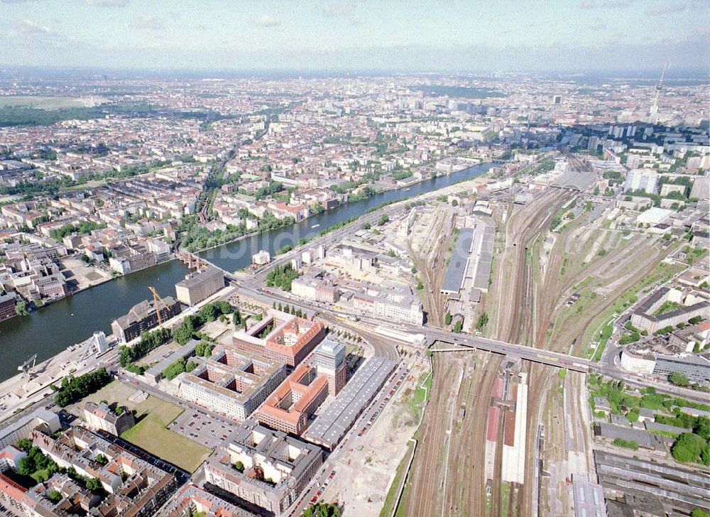 Luftbild Berlin - Friedrichshain - Gelände der Oberbaumcity am S- und U-Bahnhof Warschauer Straße in Berlin - Friedrichshain - ein Objekt der HVB - Projekt GmbH