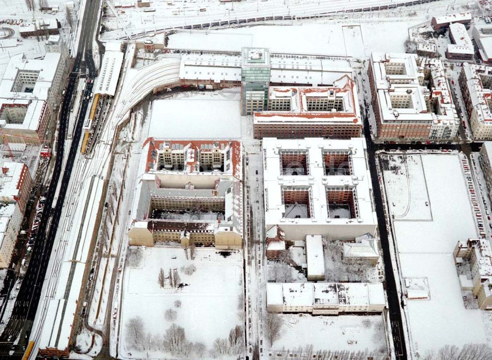 Berlin-Friedrichshain von oben - Gelände der Oberbaumcity am S- und U-Bahnhof Warschauer Straße in Berlin - Friedrichshain - ein Objekt der HVB - Projekt GmbH