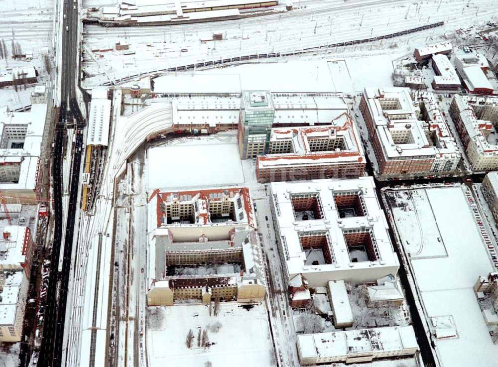 Luftbild Berlin-Friedrichshain - Gelände der Oberbaumcity am S- und U-Bahnhof Warschauer Straße in Berlin - Friedrichshain - ein Objekt der HVB - Projekt GmbH