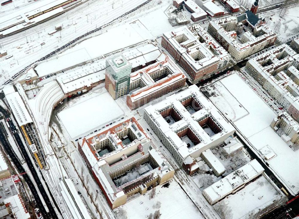 Berlin-Friedrichshain aus der Vogelperspektive: Gelände der Oberbaumcity am S- und U-Bahnhof Warschauer Straße in Berlin - Friedrichshain - ein Objekt der HVB - Projekt GmbH