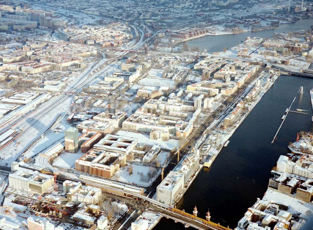 Luftbild Berlin-Friedrichshain - Gelände der Oberbaumcity am S- und U-Bahnhof Warschauer Straße in Berlin - Friedrichshain - ein Objekt der HVB - Projekt GmbH