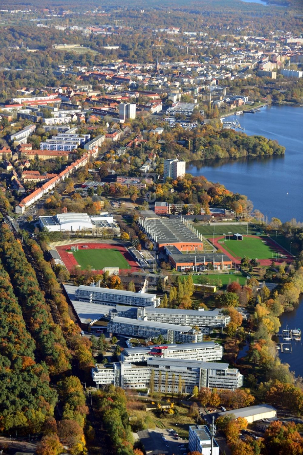 Luftaufnahme Potsdam - Gelände des Olympischen Sportclubs Potsdam Luftschiffhafen e.V. in Potsdam im Bundesland Brandenburg