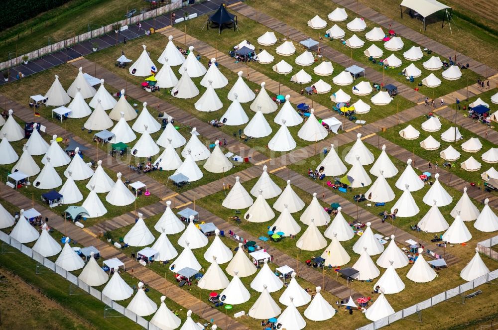 Luftaufnahme Weeze - Gelände des PAROOKAVILLE - Electronic Music Festival in Weeze im Bundesland Nordrhein-Westfalen, Deutschland