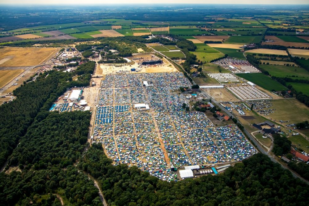 Weeze aus der Vogelperspektive: Gelände des PAROOKAVILLE - Electronic Music Festival in Weeze im Bundesland Nordrhein-Westfalen, Deutschland