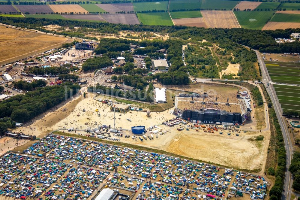 Weeze von oben - Gelände des PAROOKAVILLE - Electronic Music Festival in Weeze im Bundesland Nordrhein-Westfalen, Deutschland