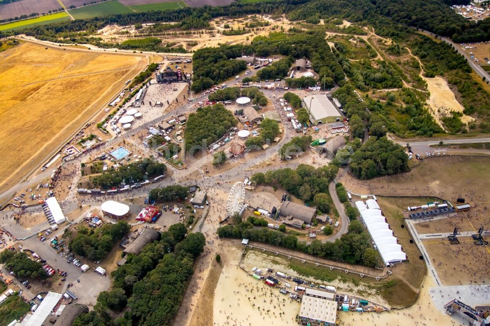 Weeze aus der Vogelperspektive: Gelände des PAROOKAVILLE - Electronic Music Festival in Weeze im Bundesland Nordrhein-Westfalen, Deutschland