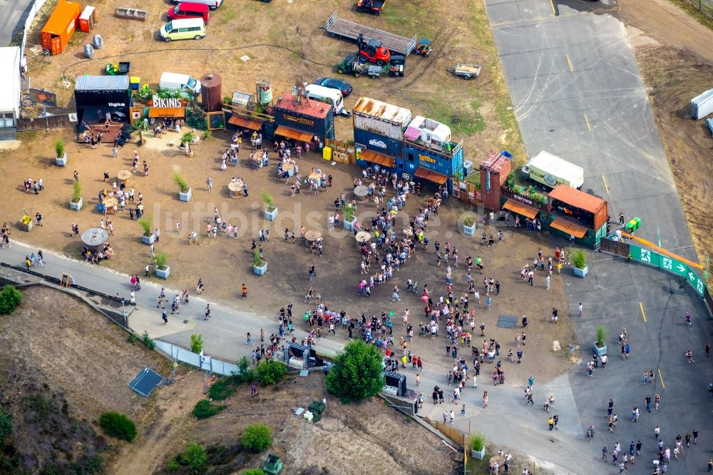 Weeze aus der Vogelperspektive: Gelände des PAROOKAVILLE - Electronic Music Festival in Weeze im Bundesland Nordrhein-Westfalen, Deutschland