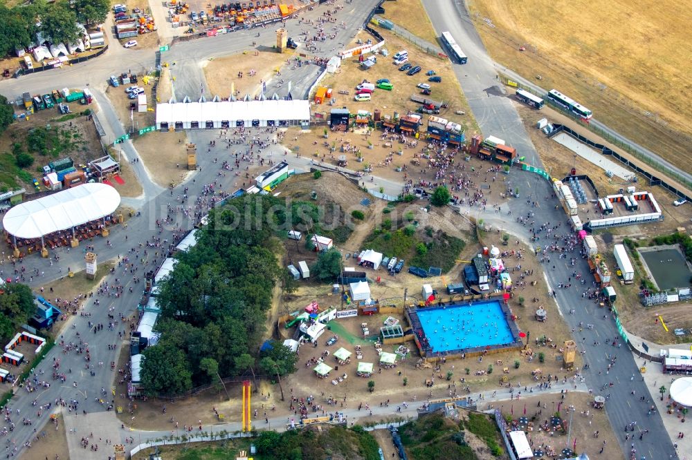 Weeze aus der Vogelperspektive: Gelände des PAROOKAVILLE - Electronic Music Festival in Weeze im Bundesland Nordrhein-Westfalen, Deutschland