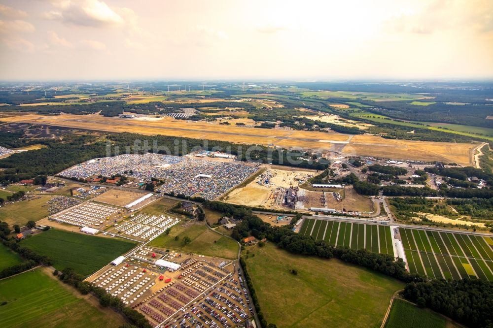 Weeze von oben - Gelände des PAROOKAVILLE - Electronic Music Festival in Weeze im Bundesland Nordrhein-Westfalen, Deutschland