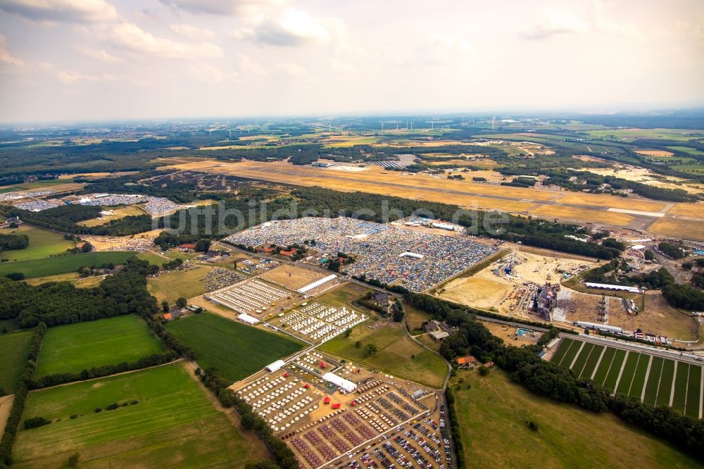 Weeze aus der Vogelperspektive: Gelände des PAROOKAVILLE - Electronic Music Festival in Weeze im Bundesland Nordrhein-Westfalen, Deutschland