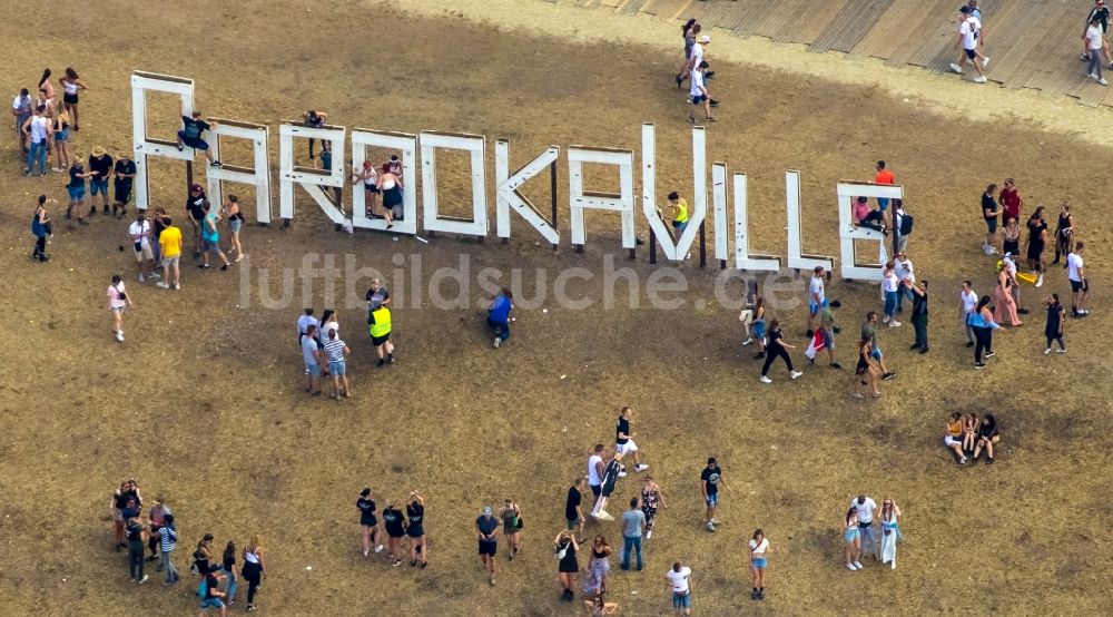 Weeze aus der Vogelperspektive: Gelände des PAROOKAVILLE - Electronic Music Festival in Weeze im Bundesland Nordrhein-Westfalen, Deutschland