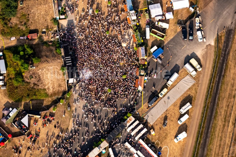 Weeze von oben - Gelände des PAROOKAVILLE - Electronic Music Festival in Weeze im Bundesland Nordrhein-Westfalen, Deutschland