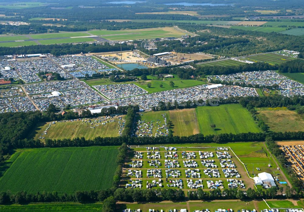 Weeze von oben - Gelände des PAROOKAVILLE - Electronic Music Festival in Weeze im Bundesland Nordrhein-Westfalen, Deutschland