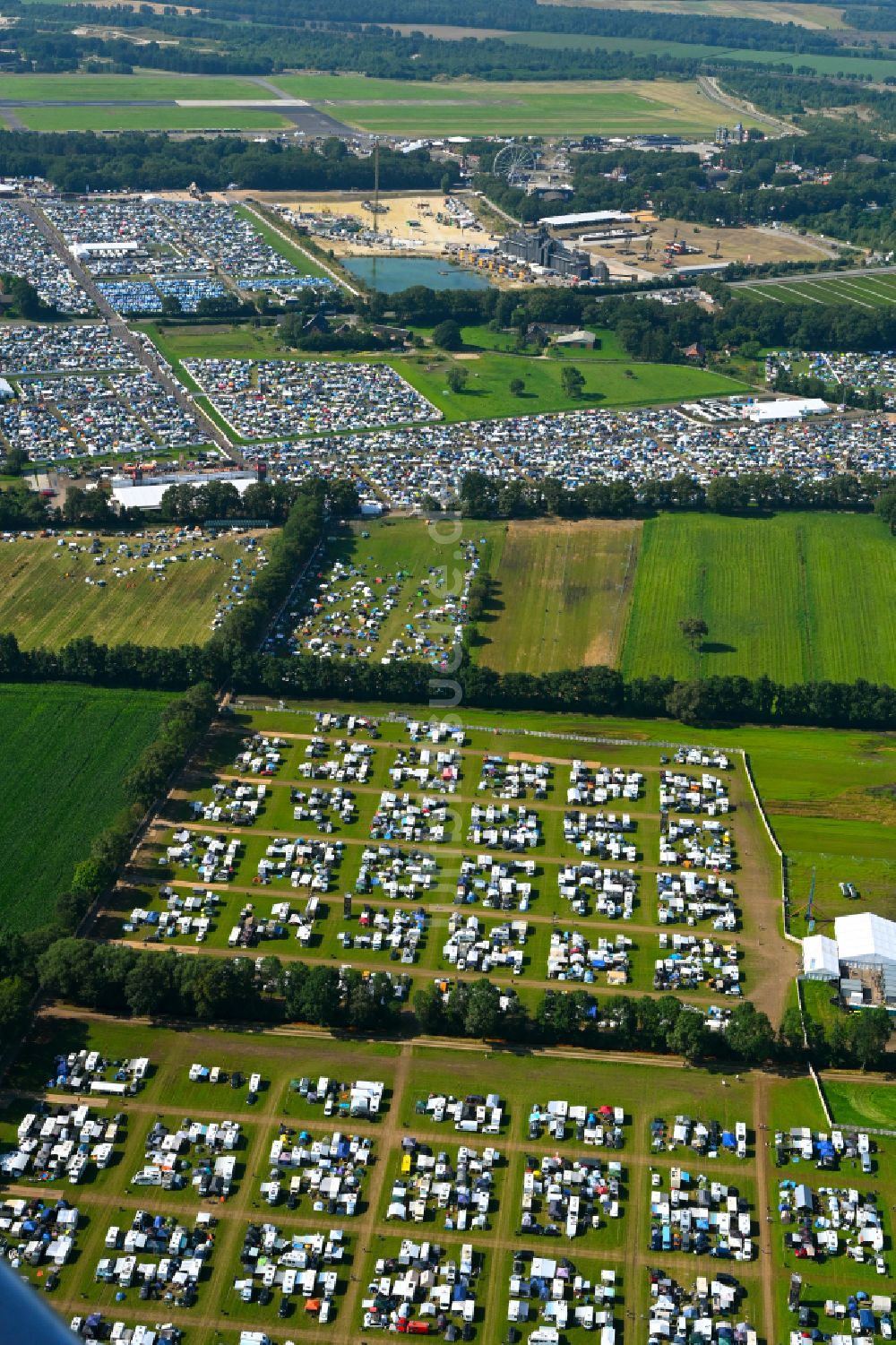 Weeze aus der Vogelperspektive: Gelände des PAROOKAVILLE - Electronic Music Festival in Weeze im Bundesland Nordrhein-Westfalen, Deutschland