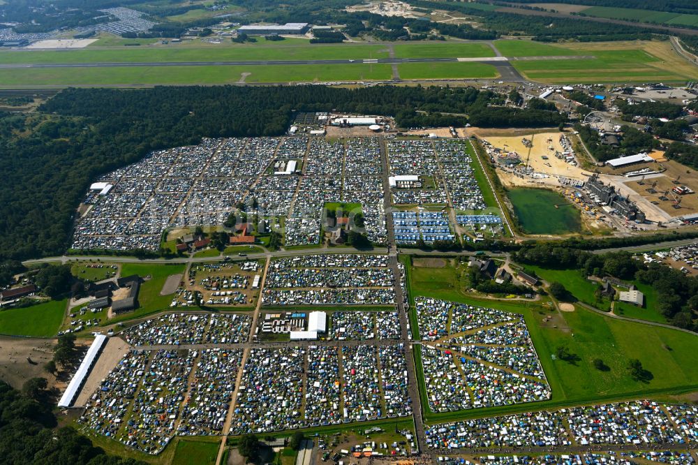 Weeze aus der Vogelperspektive: Gelände des PAROOKAVILLE - Electronic Music Festival in Weeze im Bundesland Nordrhein-Westfalen, Deutschland