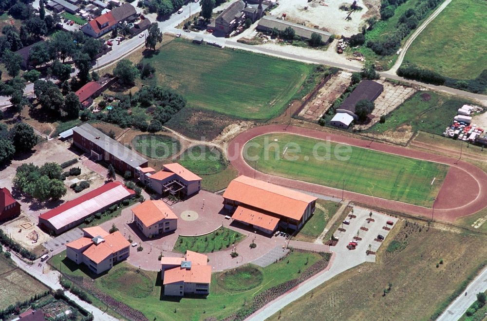 Luftaufnahme Hoppegarten - Gelände der Peter Joseph Lenné Oberschule mit Grundschulteil Hoppegarten im Bundesland Brandenburg