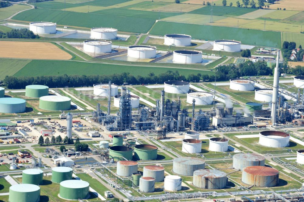 Ingolstadt aus der Vogelperspektive: Gelände der Petroplus AG Raffinerie Ingolstadt in Bayern