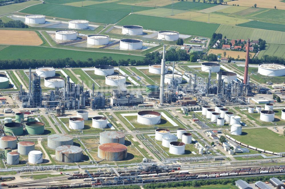 Ingolstadt aus der Vogelperspektive: Gelände der Petroplus AG Raffinerie Ingolstadt in Bayern