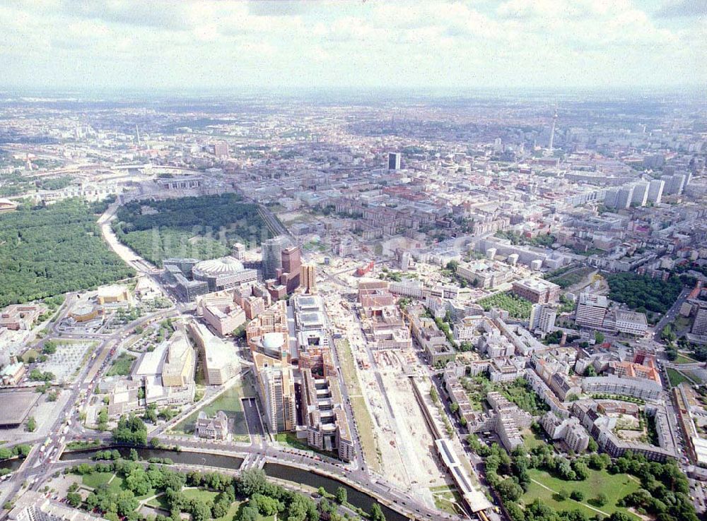 Luftaufnahme Berlin - Tiergarten - Gelände des Potsdamer Platzes in Berlin-Tiergarten - ein Objekt der HVB - Projekt GmbH.