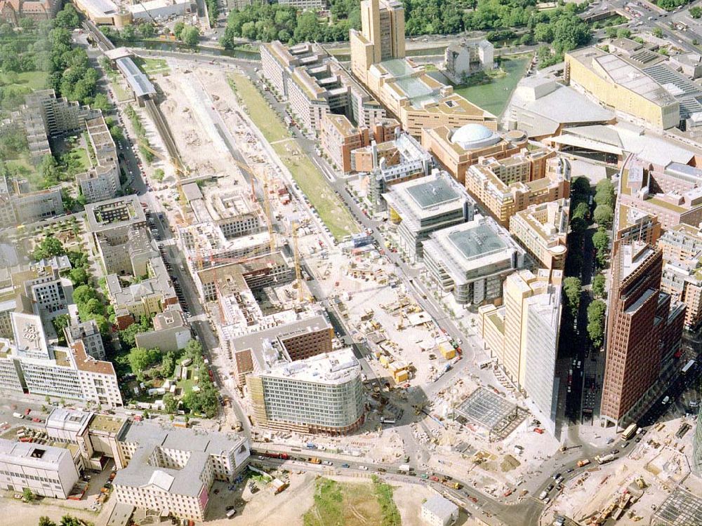 Luftaufnahme Berlin - Tiergarten - Gelände des Potsdamer Platzes in Berlin-Tiergarten - ein Objekt der HVB - Projekt GmbH.