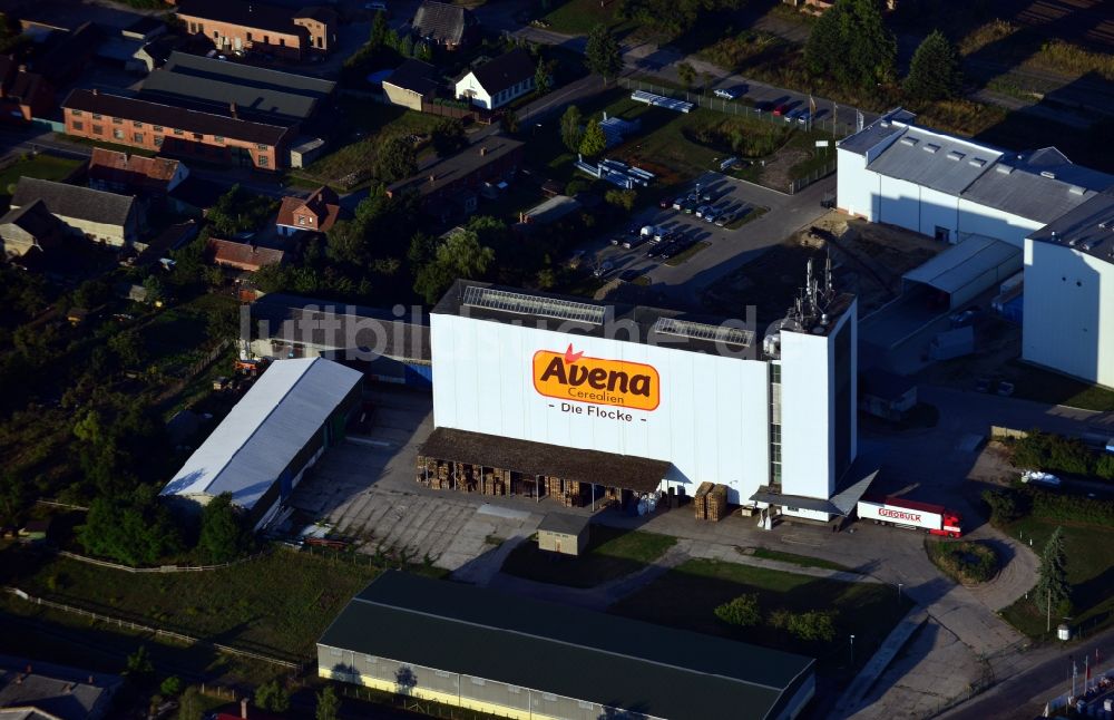 Karstädt aus der Vogelperspektive: Gelände und Produktions- Gebäude der Avena Cerealien GmbH in der Gemeinde Karstädt des Landkreises Prignitz im Bundesland Brandenburg