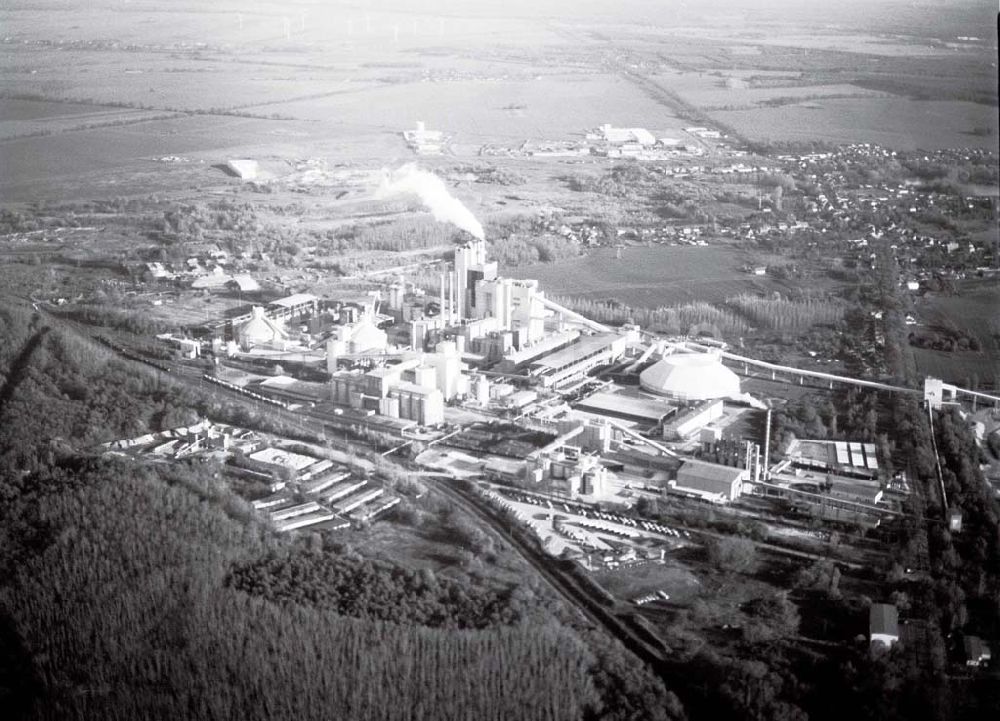 Rüdersdorf von oben - Gelände des READYMIX - Zementwerkes Rüdersdorf.