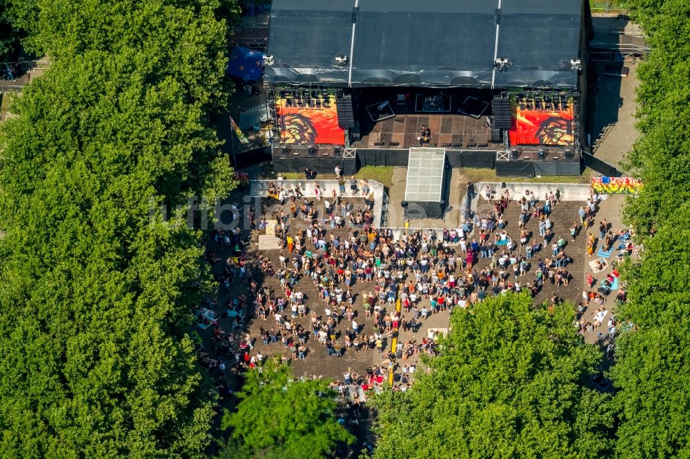 Luftaufnahme Mülheim an der Ruhr - Gelände des Reggae Summers der Veranstaltungsproduktionen u-concert GmbH & Co.KG Musik- Festival in Mülheim an der Ruhr im Bundesland Nordrhein-Westfalen - NRW, Deutschland