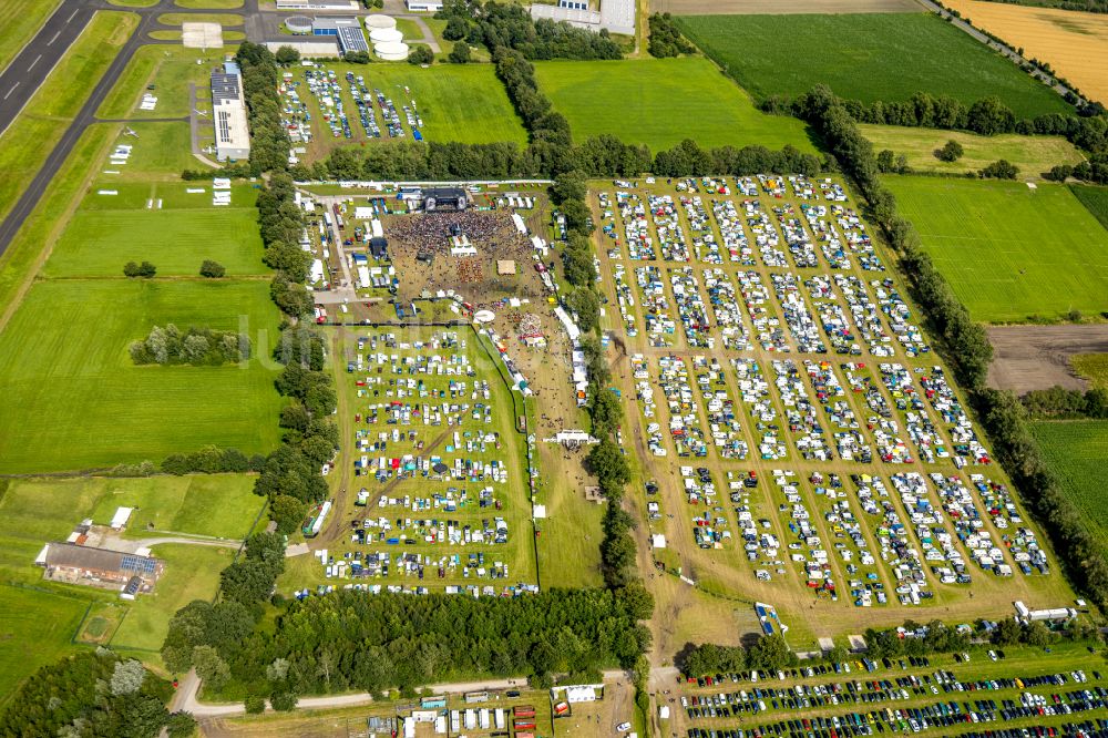 Hünxe aus der Vogelperspektive: Gelände des Ruhrpott Rodeo Festival Musik- Festival in Hünxe im Bundesland Nordrhein-Westfalen, Deutschland