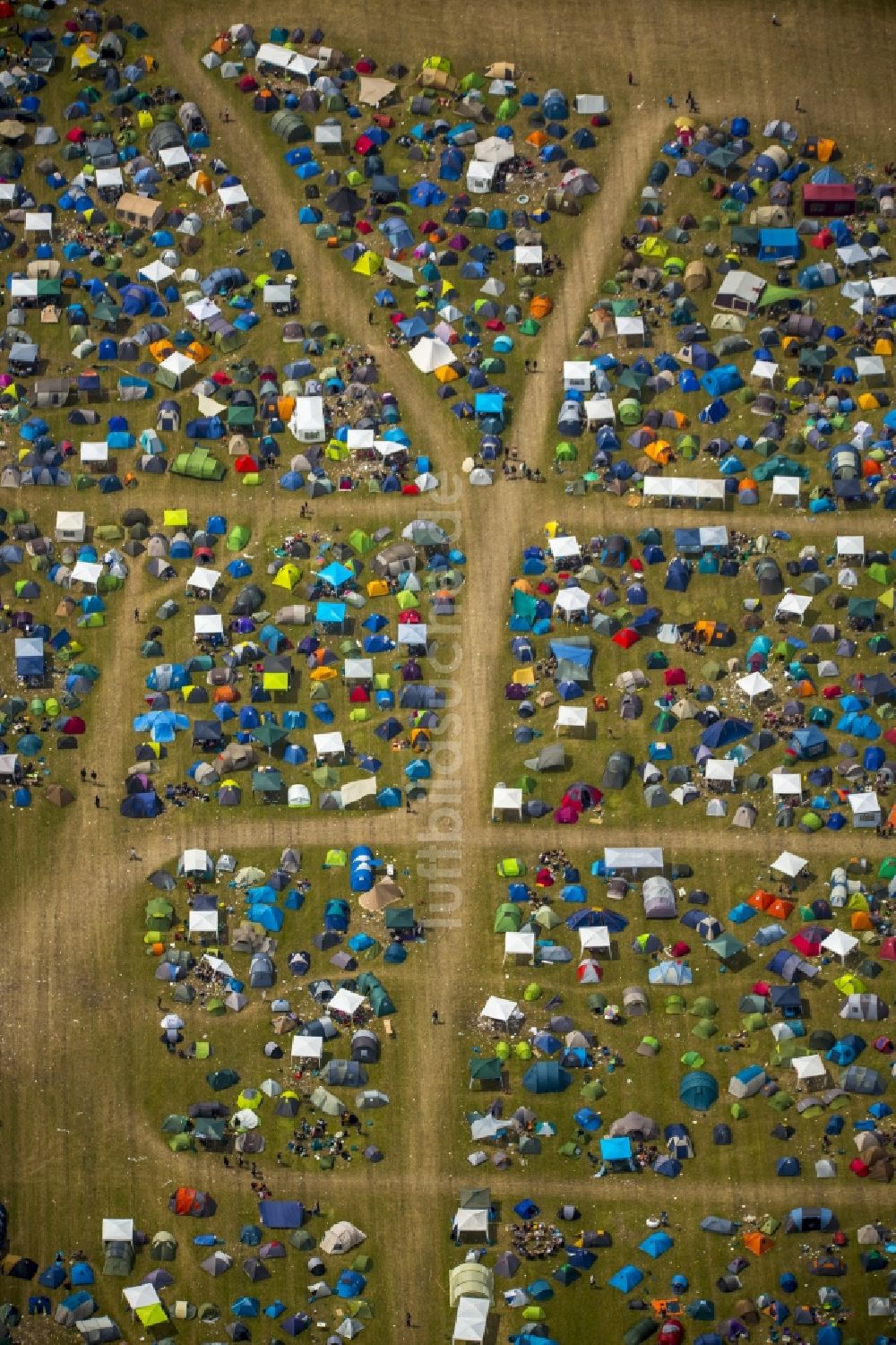 Luftaufnahme Hünxe - Gelände des Ruhrpott Rodeo Musik- Festival am Flughafen Schwarze Heide bei Hünxe im Bundesland Nordrhein-Westfalen