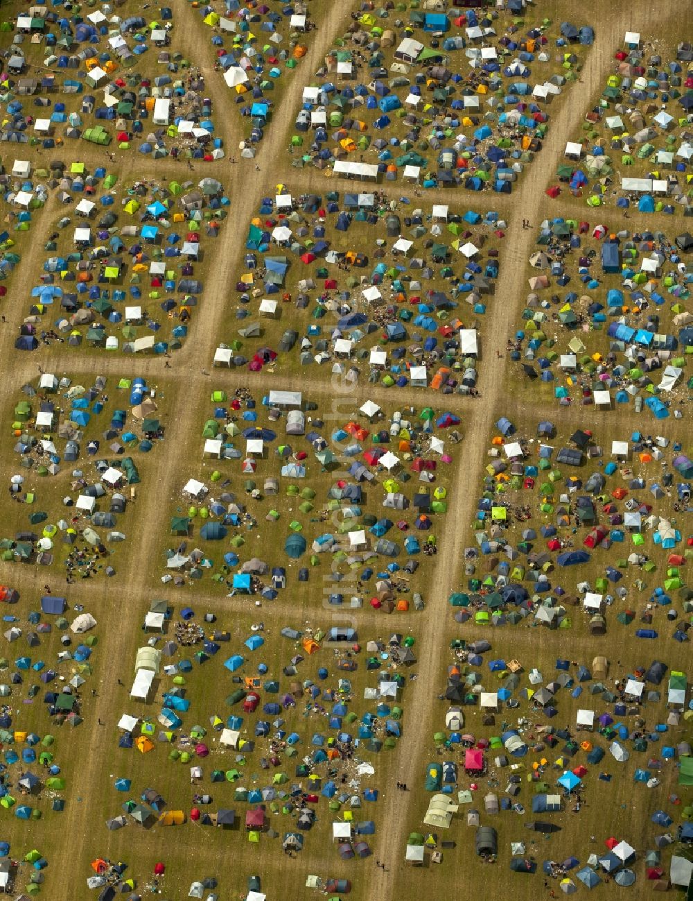 Luftbild Hünxe - Gelände des Ruhrpott Rodeo Musik- Festival am Flughafen Schwarze Heide bei Hünxe im Bundesland Nordrhein-Westfalen