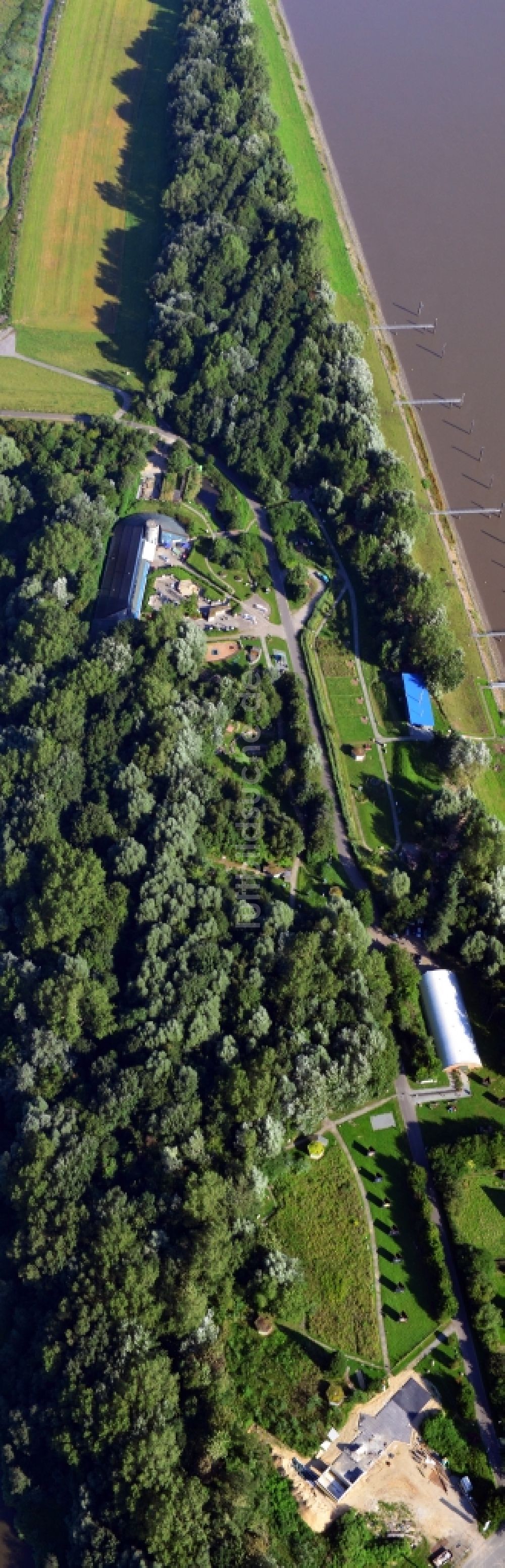 Luftbild Balje - Gelände der Schleuse Neuenhof am Ufer der Oste mit dem Natureum Niederelbe Balje im Bundesland Niedersachsen