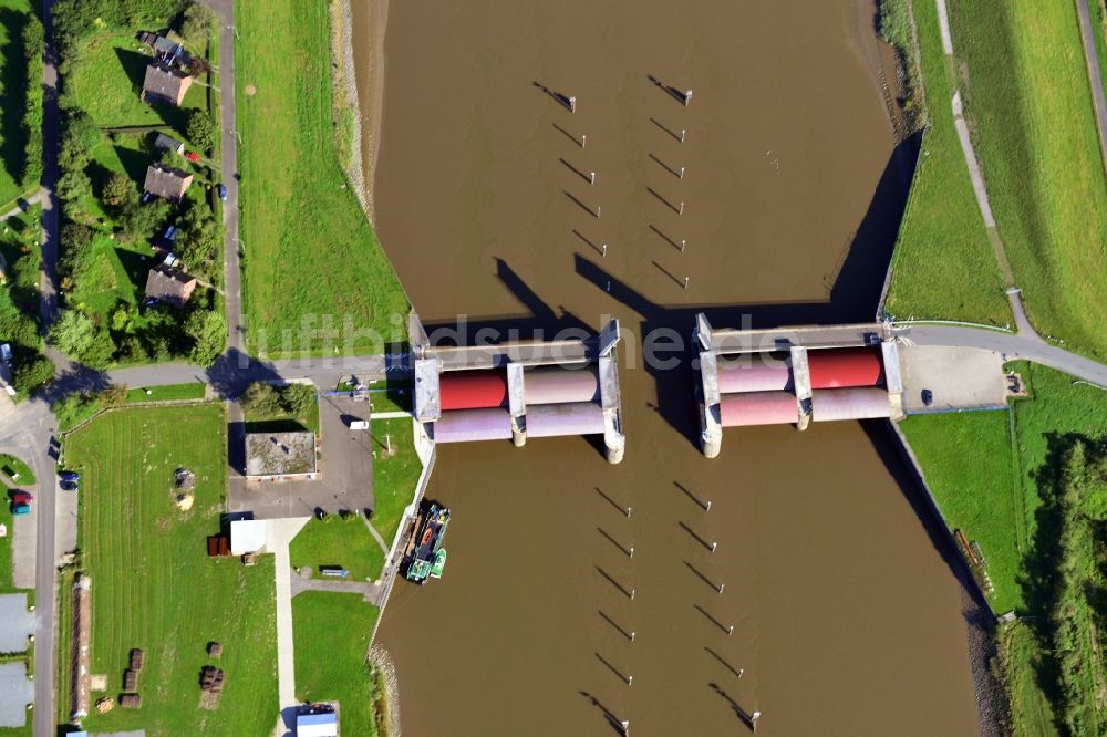 Luftbild Balje - Gelände der Schleuse Neuenhof am Ufer der Oste mit dem Natureum Niederelbe Balje im Bundesland Niedersachsen