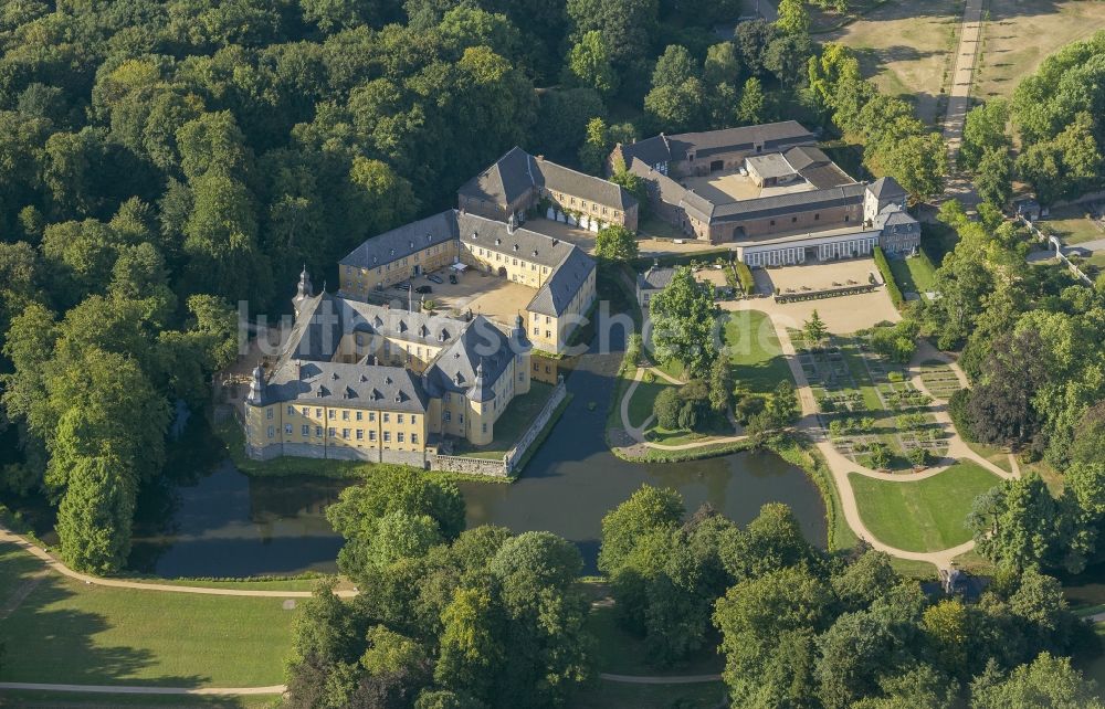 Luftbild Jüchen - Gelände von Schloss Dyck in Jüchen in Nordrhein-Westfalen