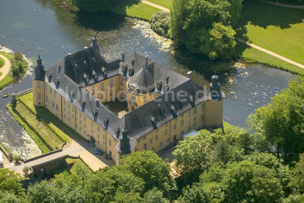 Luftaufnahme Jüchen - Gelände von Schloss Dyck in Jüchen in Nordrhein-Westfalen