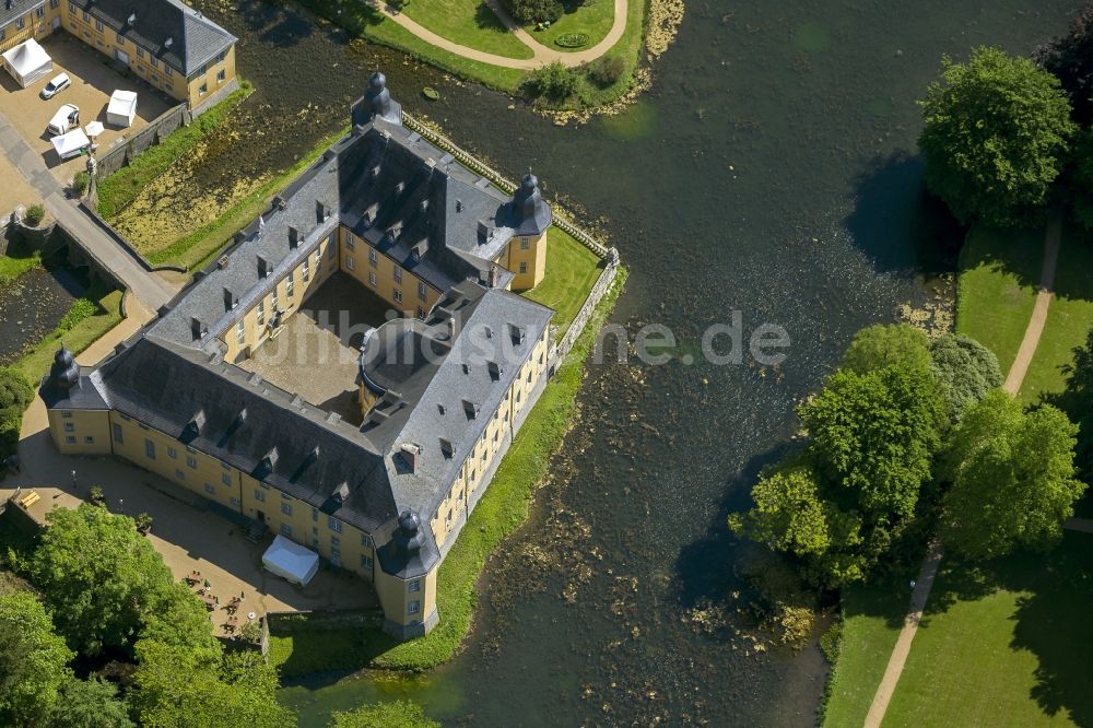 Luftaufnahme Jüchen - Gelände von Schloss Dyck in Jüchen in Nordrhein-Westfalen