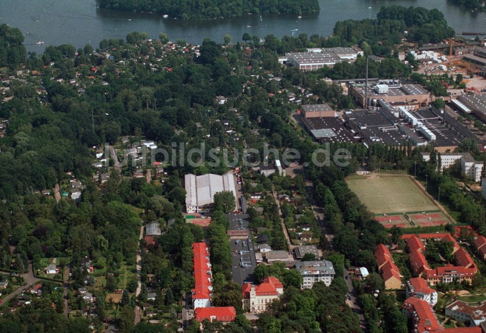 Luftaufnahme Berlin Spandau - Gelände des SchulUmweltZentrum, dem früheren Förderverein der Gartenarbeitsschule Hakenfelde in Berlin - Spandau