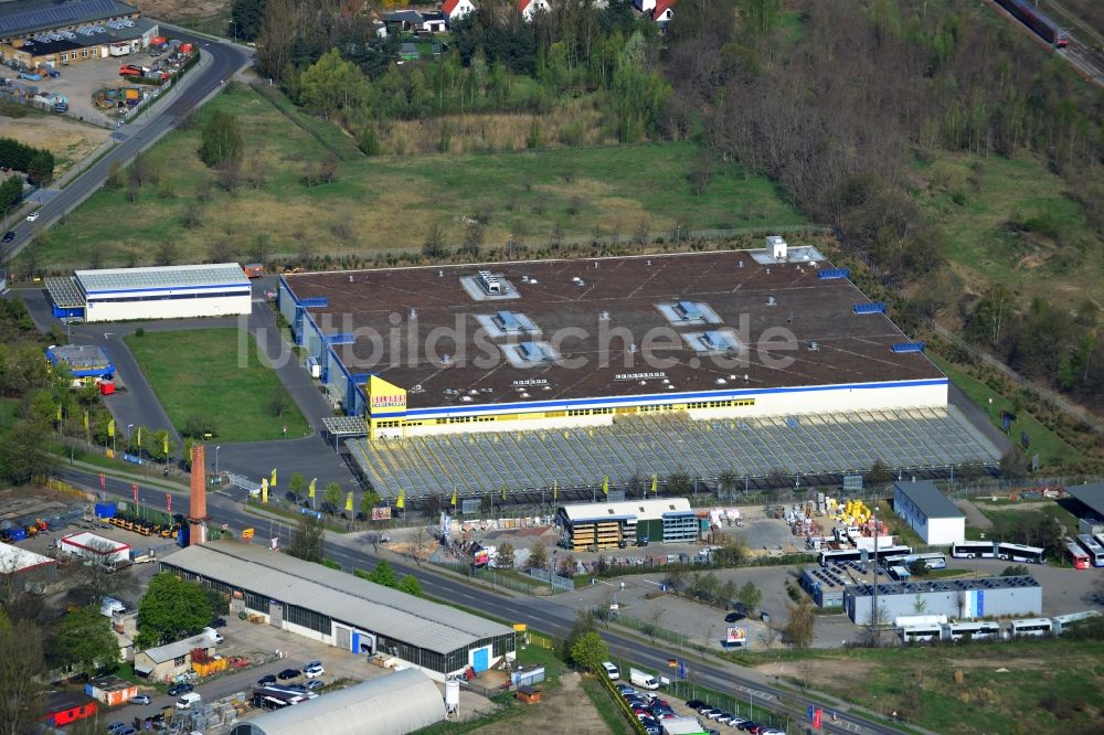 Falkensee aus der Vogelperspektive: Gelände des SELGROß - Markt in Falkensee im Bundesland Brandenburg