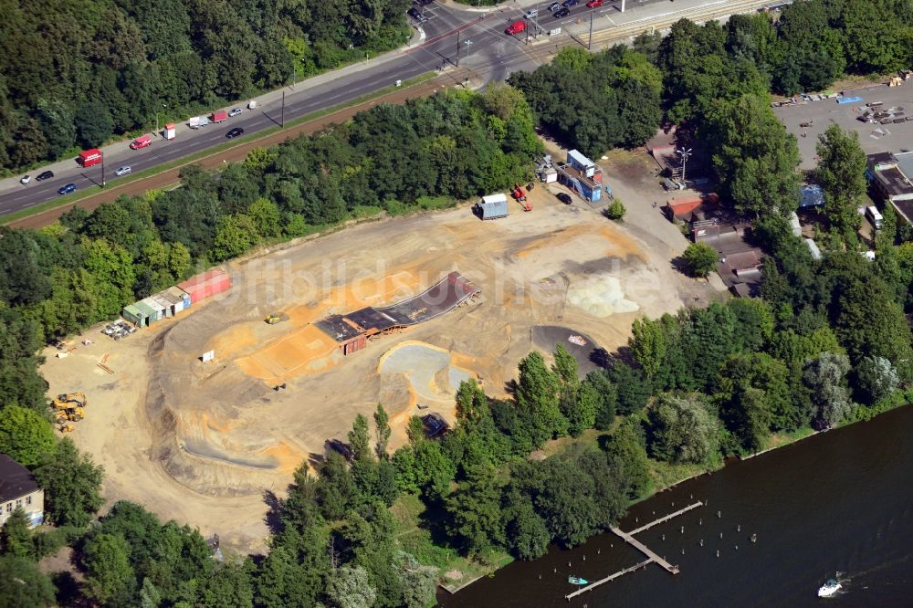 Berlin von oben - Gelände des Skateparkes Mellowpark in Berlin Köpenick