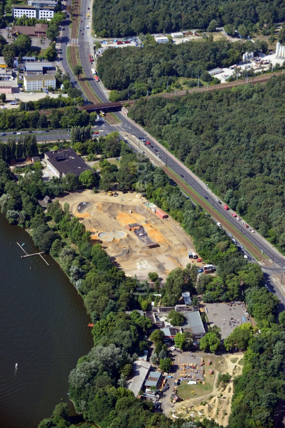 Luftaufnahme Berlin - Gelände des Skateparkes Mellowpark in Berlin Köpenick